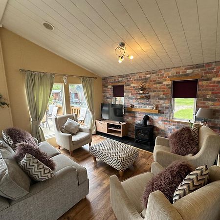 Luxury Lakeside Lodge L1 With Hot Tub Situated At Tattershall Lakes Country Park ภายนอก รูปภาพ