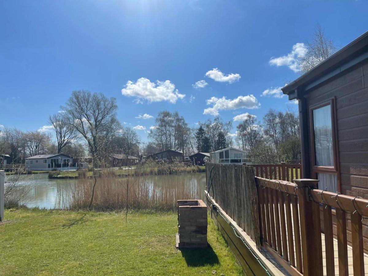 Luxury Lakeside Lodge L1 With Hot Tub Situated At Tattershall Lakes Country Park ภายนอก รูปภาพ