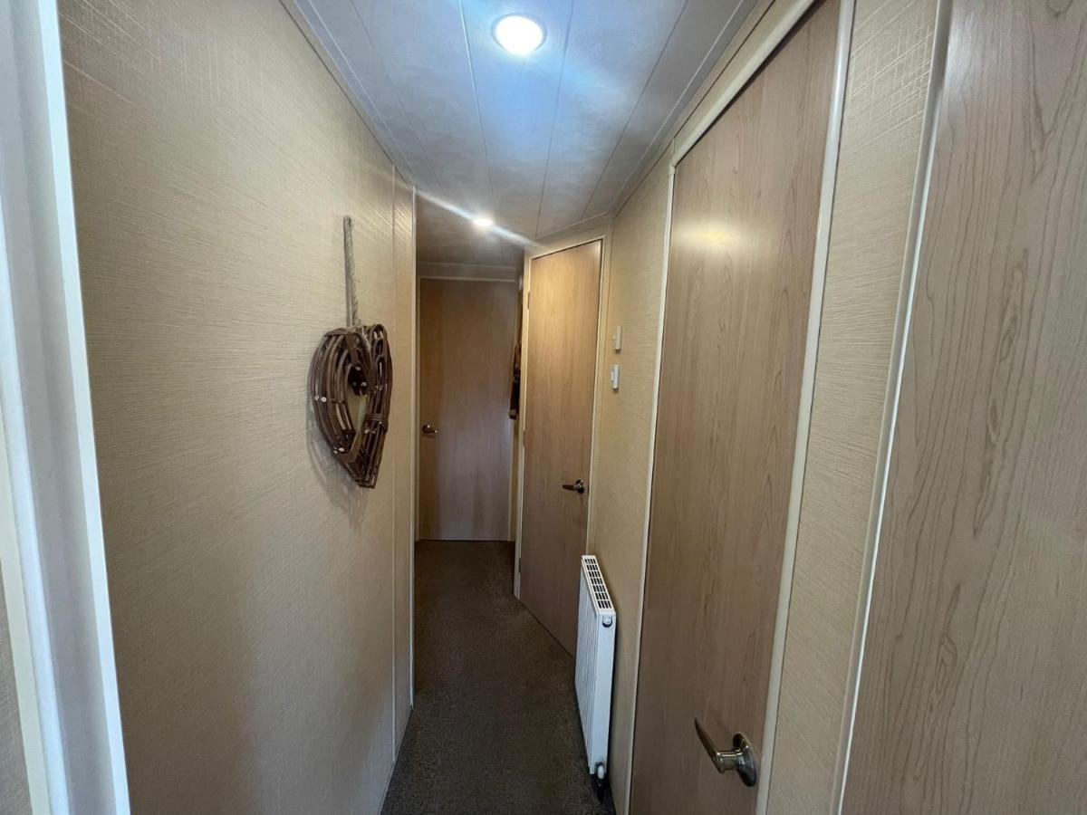 Luxury Lakeside Lodge L1 With Hot Tub Situated At Tattershall Lakes Country Park ภายนอก รูปภาพ